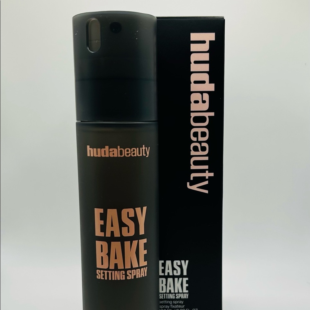 HUDA BEAUTY - Easy Bake Blurring Setting Spray with 16-Hour Wear